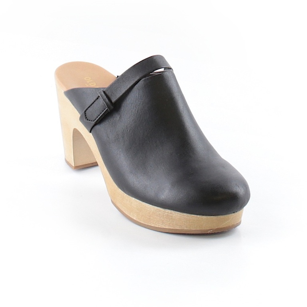 Old Navy Women’s Size 8 Heeled Clogs